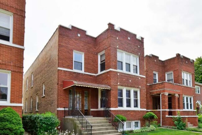 Building Photo - 5353 W Newport Ave Rental