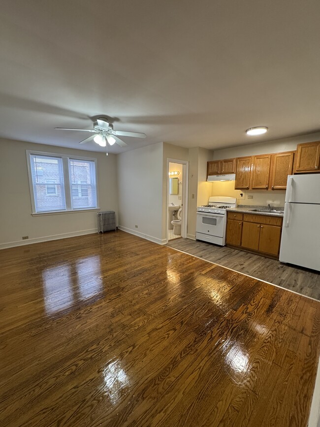 Photo - 4950 S Prairie Ave