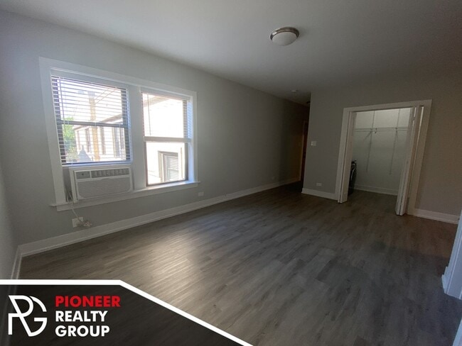 Photo - 715 W Brompton Ave Unit 3