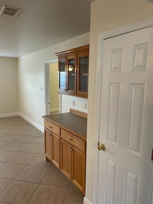 CUTE HOME in a GREAT LOCATION!! 3 Bedroom Rental House Rental in