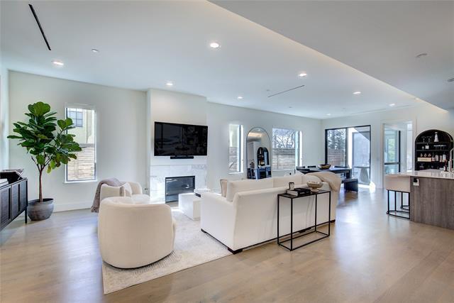 Building Photo - 3923 Cole Ave Unit 103