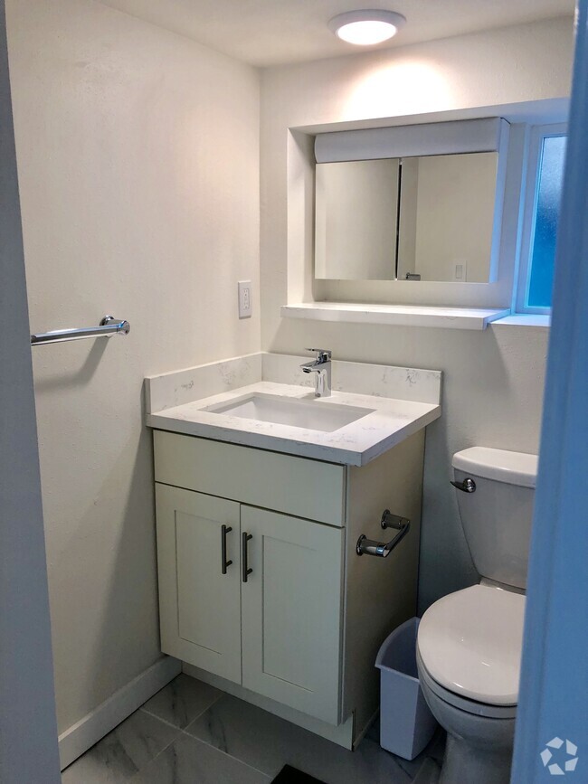 Building Photo - 1113 8th Ave W. Unit B Rental