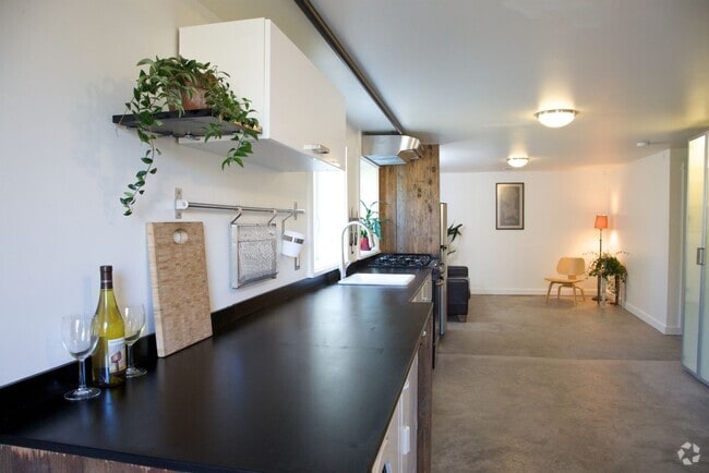 Building Photo - 1714 S Bayview St Unit B Rental