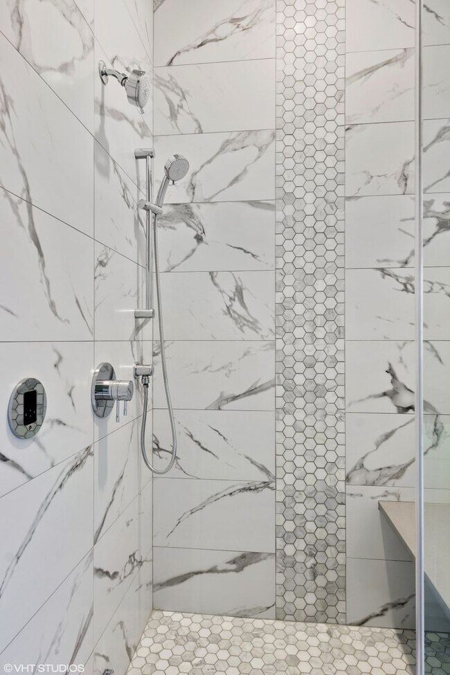 Photo - Pet Friendly 3 Bed 2 Bath Condo Quality in Roscoe Village Unit 3122 - 2S