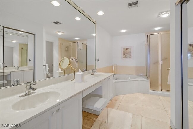 Building Photo - 205 Park Shore Dr Unit 4-443