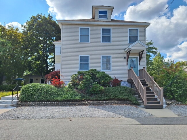 Building Photo - 88 Bismark St Unit 88 Bismark St