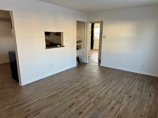 Photo - 1120 E 6th St Unit 3