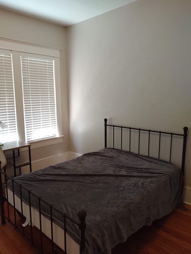 821 Vine St