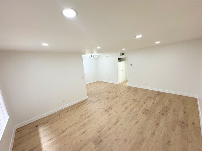 Photo - Old School Cool - 1bd/1ba unit in Sherman ... Unidad 113