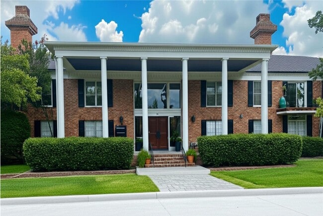 Building Photo - 2822 Briarhurst Dr Unit True