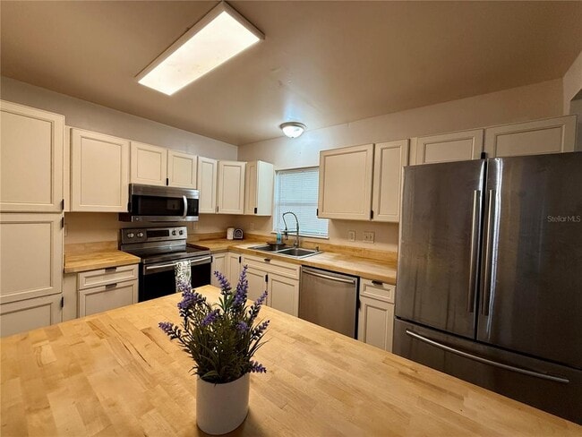 Photo - 825 SE 8th Ave