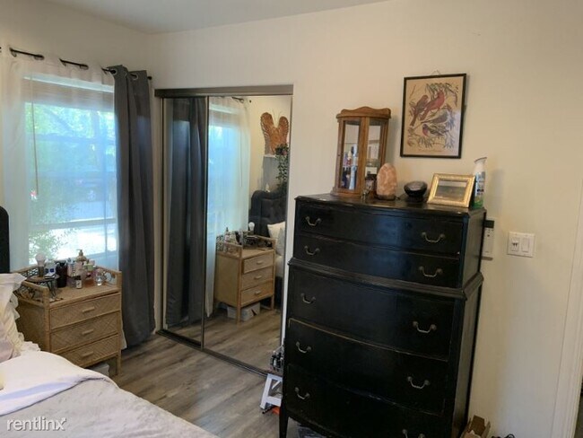 Photo - 2 br, 1 bath Condo - 4340.5 Normal ave