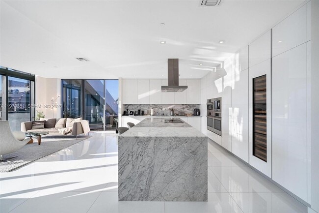 Photo - 88 SW 7th St Unidad 4203