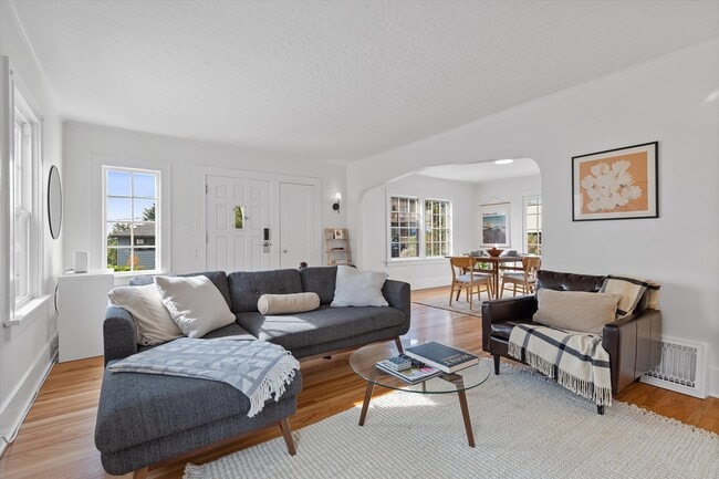 Photo - 7227 SE Hawthorne Blvd