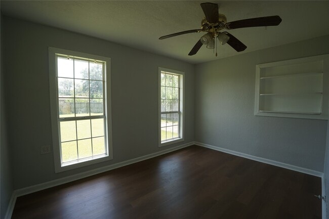 Photo - 306 Center Way