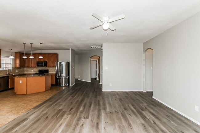 Photo - 214 Kestrel Ln