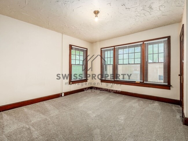 Photo - 2086 N 4th St