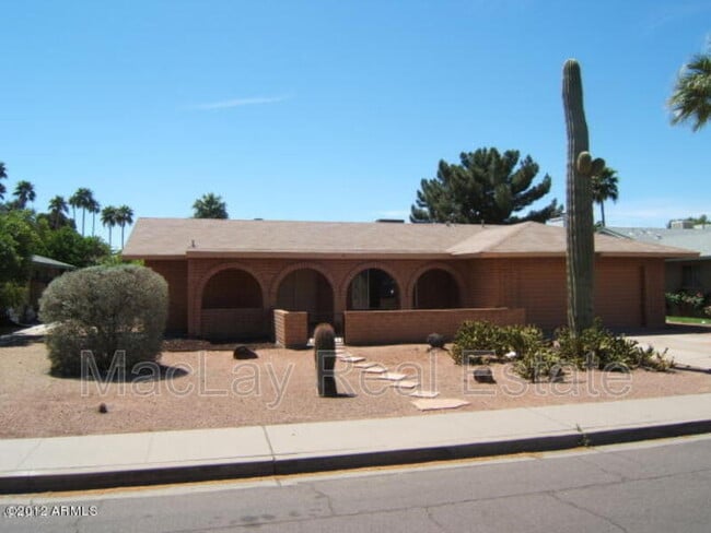 Building Photo - 1221 E Watson Dr