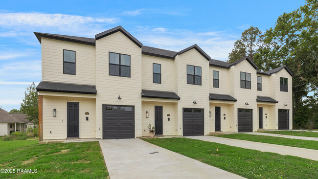 Photo - 102 Mary Ann Dr Townhome