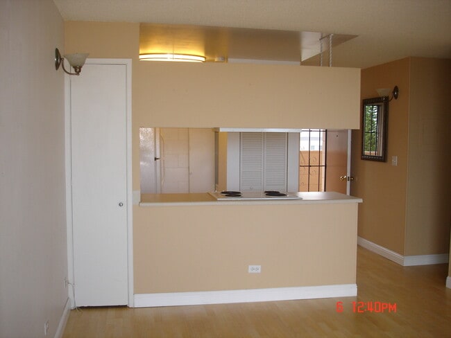 Building Photo - Partly Furnished 1 Bedroom 1 bath with 1 p... Rental