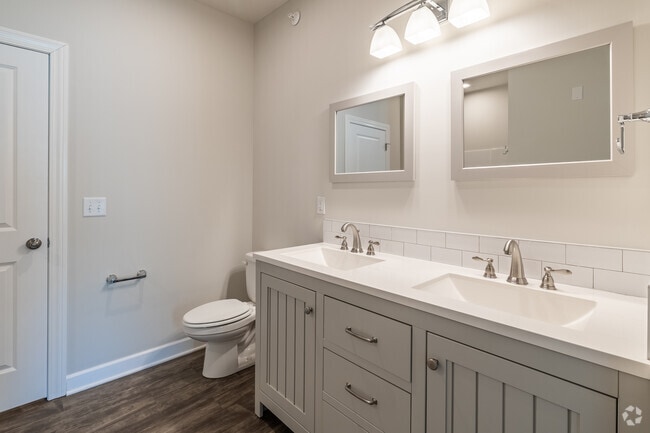 1Br,1Ba-740SF Bath - West Village Villas and Apartments