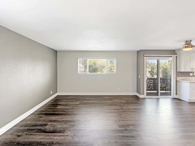 Photo - 825 Normark Terrace