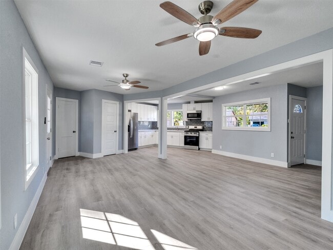 Photo - 1009 Ruby Ln