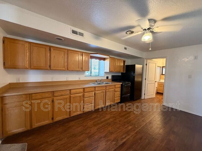 Building Photo - 145 E 500 S Unit #9