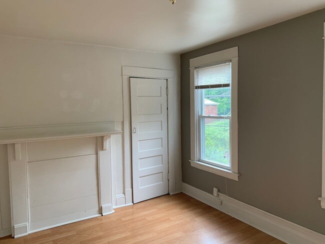 Photo - SPACIOUS OAKLAND HOUSE WITH BONUS ROOM - AVAILABLE AUGUST!