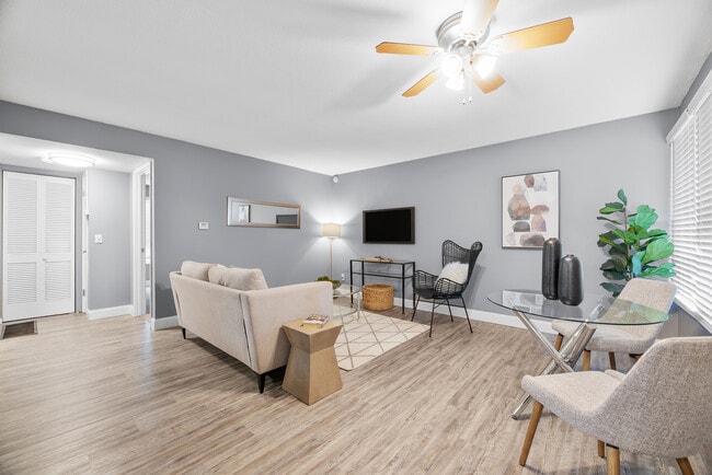 Kingswood Court Apartments