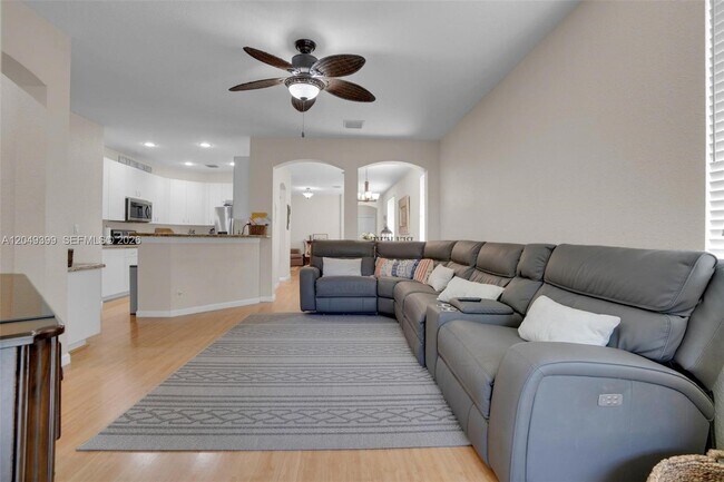 Photo - 899 Phoenix Way