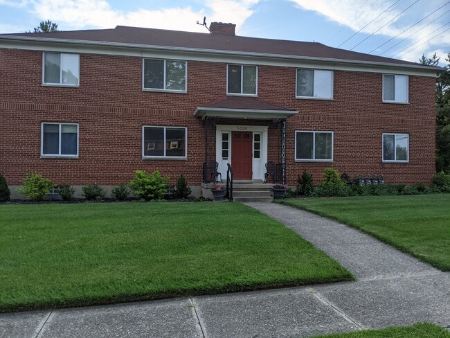 Building Photo - 3005 Fairway Dr Unit #2