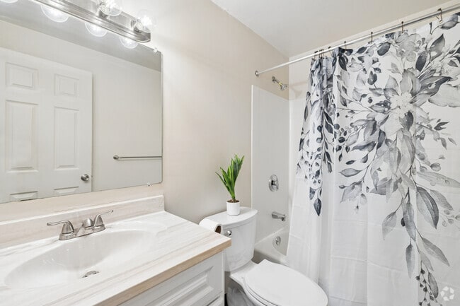 2BR, 1BA - 984SF - Primary Bathroom