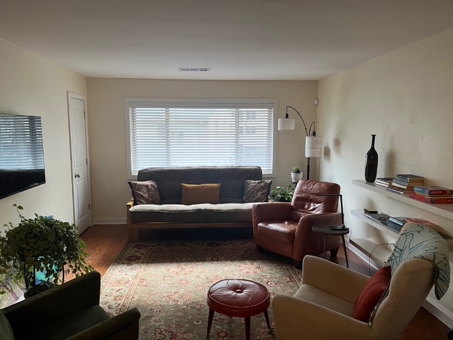 Photo - 449 Clairemont Ave Unidad Apt M4