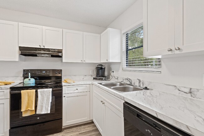 Photo - 2560 W Bird St