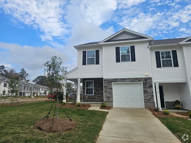 Building Photo - Brand New Townhome in Great North Charlott...