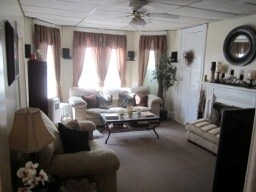 Living Room-former tenant - 213 S Central Ave Unidad 1st floor