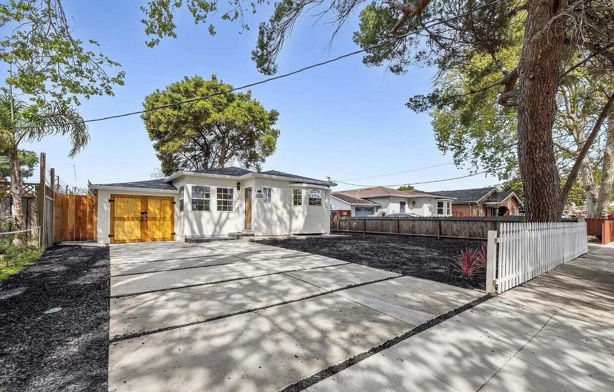 Charming 2 bedroom, 1 bathroom house - Charming 2 bedroom, 1 bathroom house