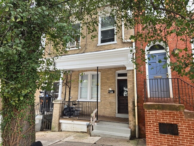Building Photo - 314 W King St Unit Apt. 1
