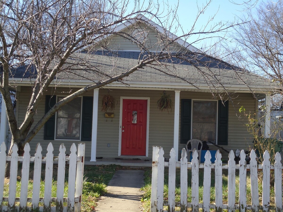 Photo - 710 Bolivar St House