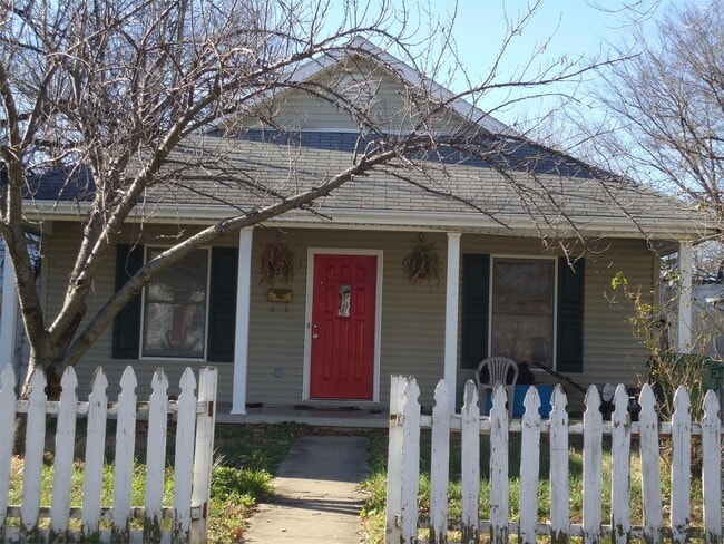 Building Photo - 710 Bolivar St Rental