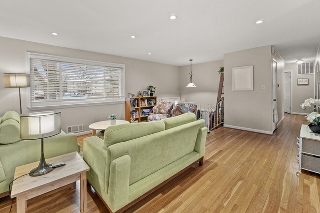 Photo - 212 Rollins Ave Unit Main