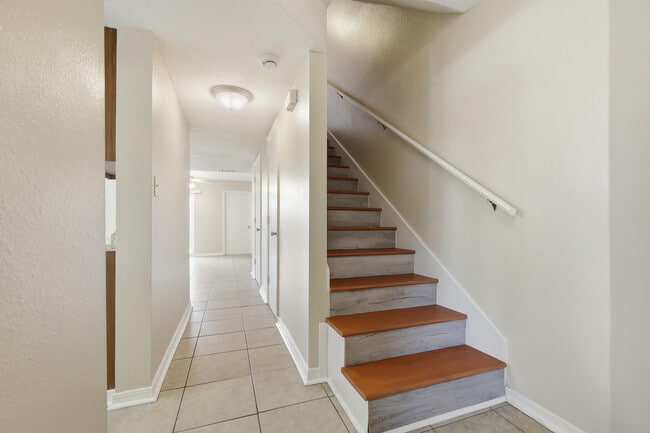 Photo - 1807 Whispering Oaks Ln