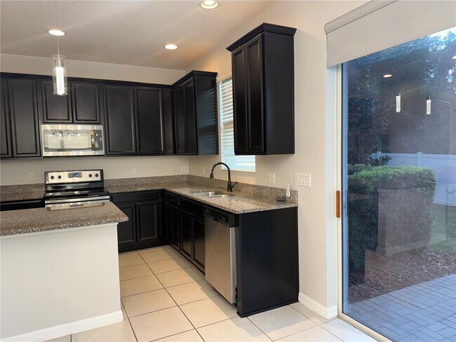 Photo - 1142 E 10th St