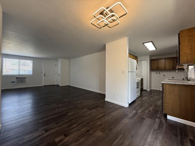 Photo - 1608 Leonard Rd
