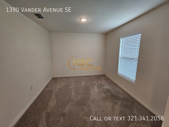 Photo - 1390 Vander Ave SE