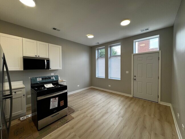 Photo - 4007 W School St Unit E