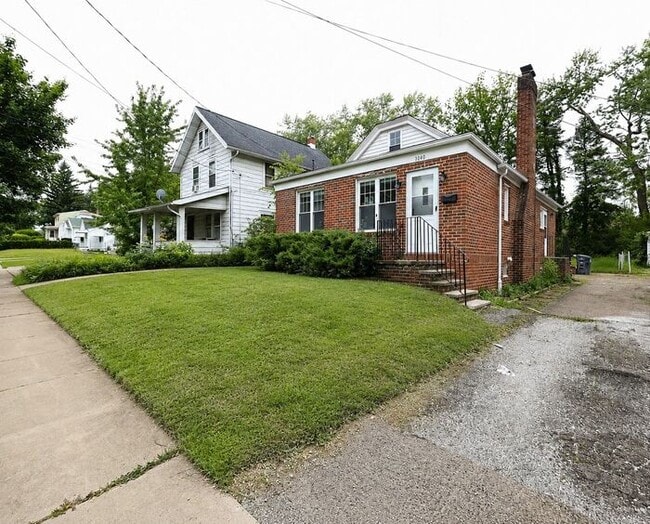 Building Photo - 1040 Mercer Ave