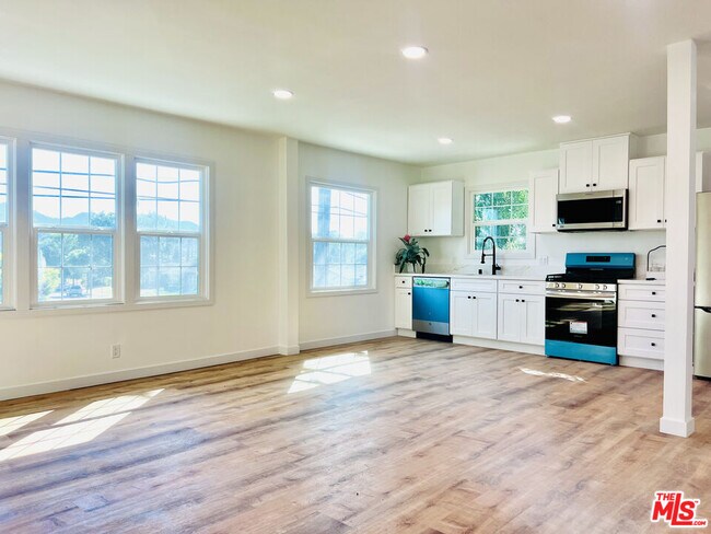 Photo - 938 W Glenoaks Blvd Unit 7