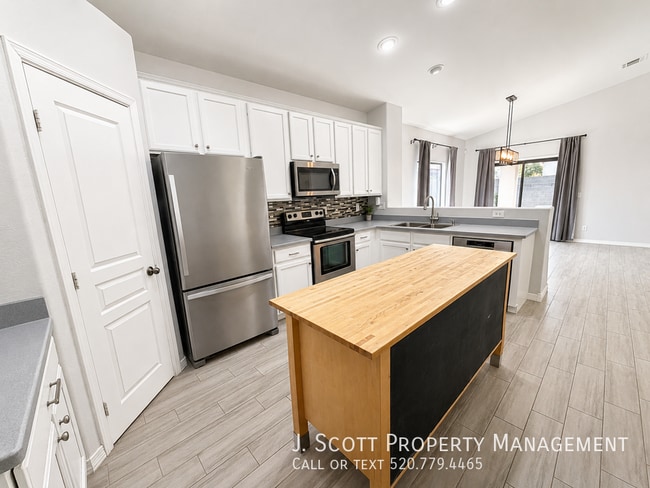Photo - 1207 W Carson Rd